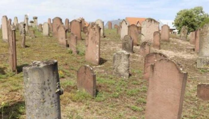 Guidage-Le cimetière juif à Haguenau